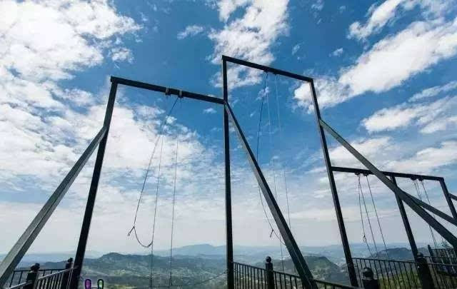 驚險刺激的懸崖秋千你敢挑戰嗎？